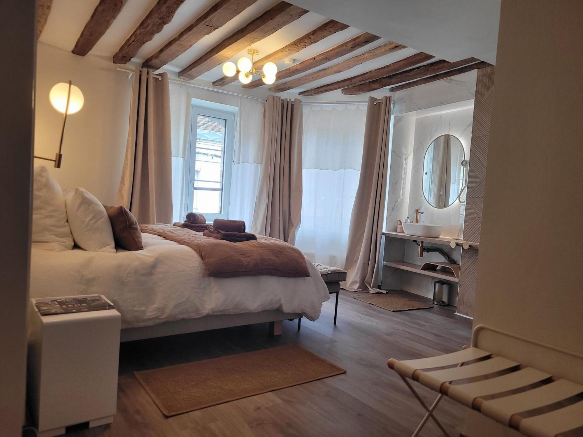 Tresors De Sens Bed & Breakfast Exterior photo